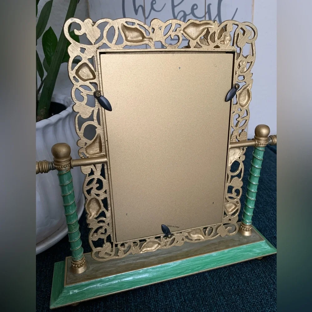 Vintage Style Mirror, Butterfly Design, Swivel Design, Like New Condition